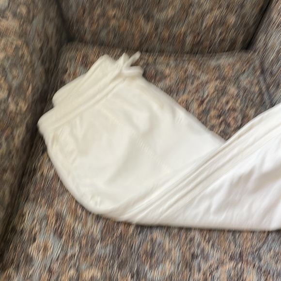 Beautiful summer joggers - Picture 3 of 3